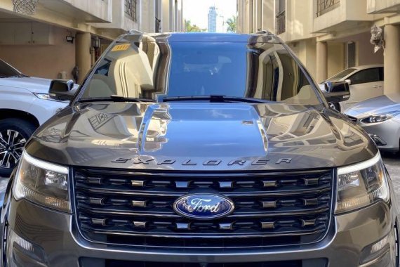 Grey Ford Explorer 2016 for sale in Automatic