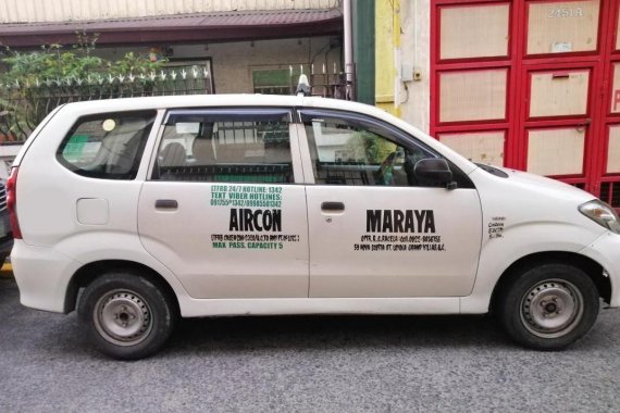 Selling Toyota Avanza 2010 in Makati