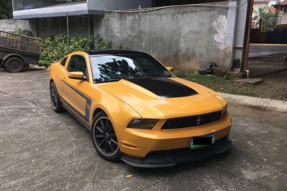 Yellow Ford Mustang 2012 for sale in Manual