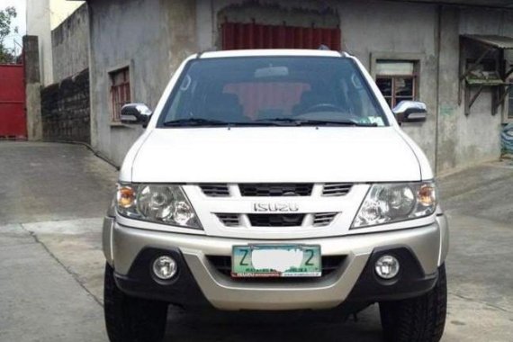 White Isuzu Crosswind 2007 for sale in Manual