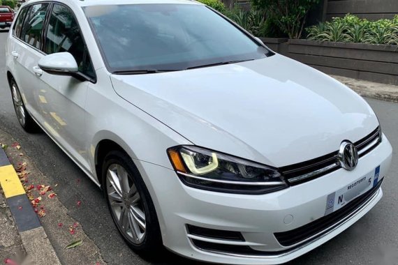 Selling White Volkswagen Golf 2018 in Manila