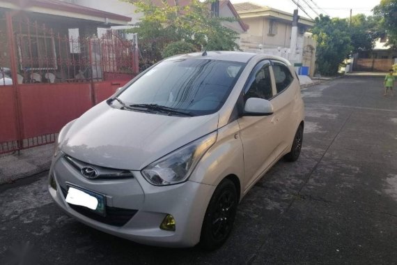 White Hyundai Eon 2013 for sale in Manual