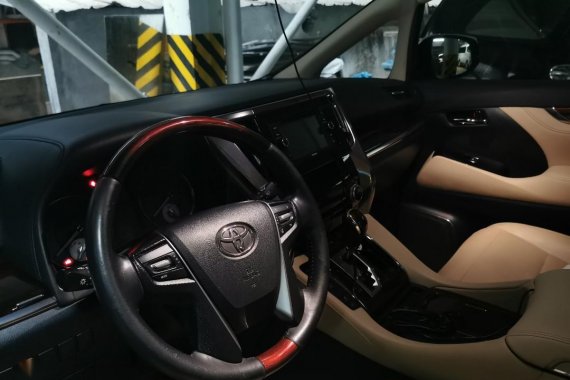 Selling Silver Toyota Alphard 2016 in Manila