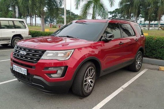 Selling Red Ford Explorer 2017 at 8000 km