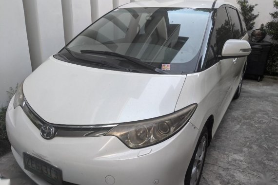 Sell Pearl White 2006 Toyota Previa in San Juan