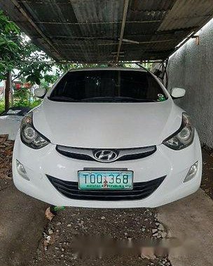 Selling White Hyundai Elantra 2011 at 127000 km