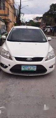 Sell White 2009 Ford Focus Hatchback 