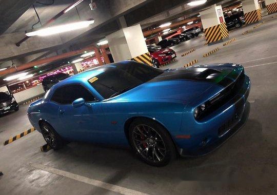 Selling Blue Dodge Challenger 2017 at 3000 km