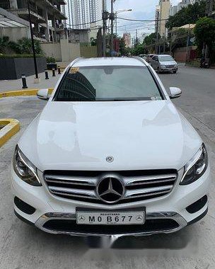 White Mercedes-Benz Glc 200 Automatic 2018 for sale  