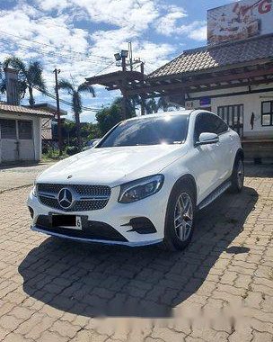 Selling White Mercedes-Benz GLC 250 2019 at 5000 km