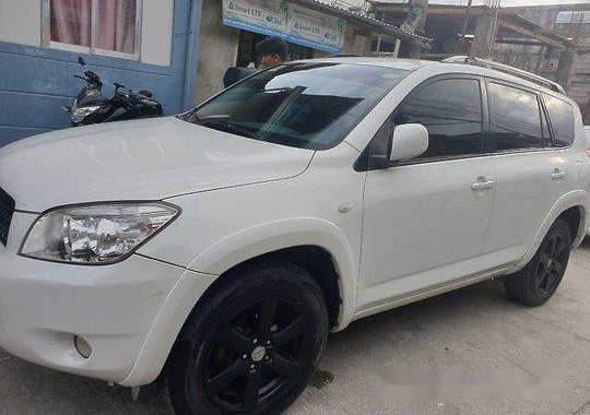 Selling White Toyota Rav4 2006 Automatic Gasoline 