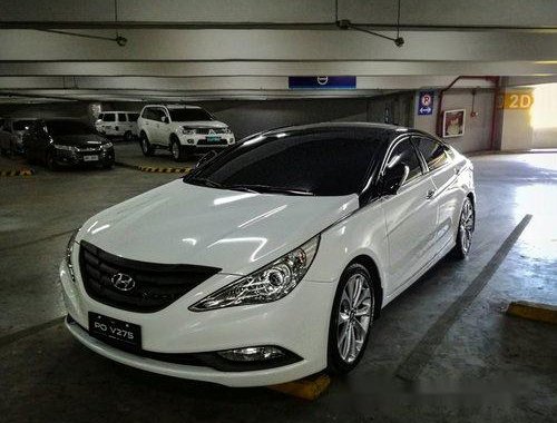 Sell White 2011 Hyundai Sonata at 69000 km 