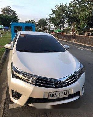 Selling White Toyota Corolla Altis 2015 at 19000 km 