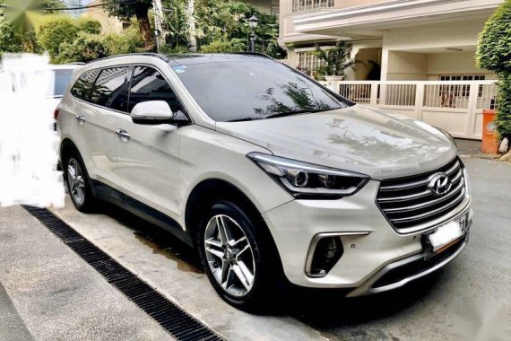 Pearlwhite Hyundai Grand santa fe 2017 for sale in Automatic