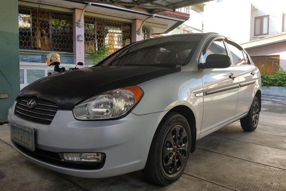 Pearlwhite Hyundai Accent 2004 for sale in Manila