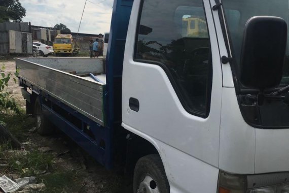 Selling White Isuzu Elf 2018 in Talisay