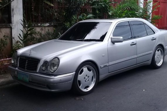 Pearlwhite Mercedes-Benz E500 1997 for sale in Manila