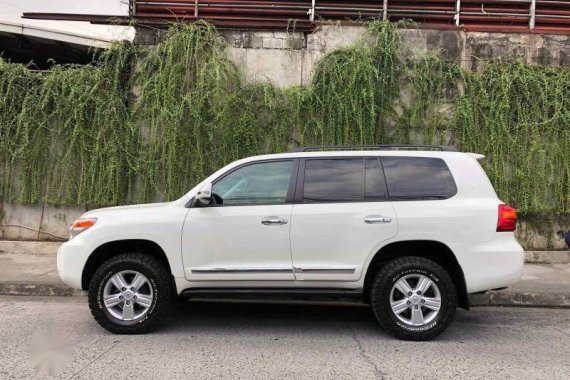 Selling White Toyota Land Cruiser 2013 in Pasig