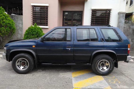 Selling Blue Chrysler Executive 1997 SUV / MPV in Manila