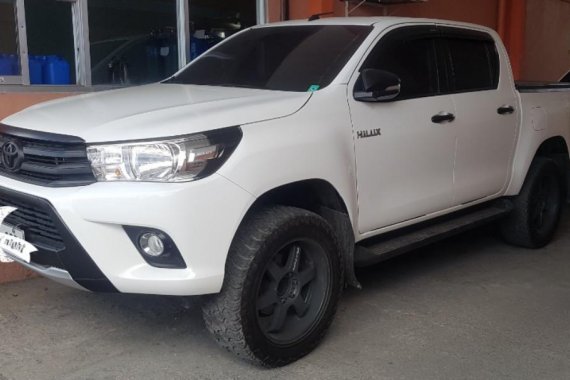 White Toyota Hilux 2016 for sale in Manila