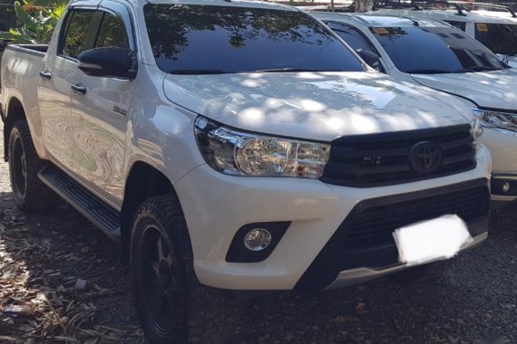 White Toyota Hilux 2016 for sale in Manila