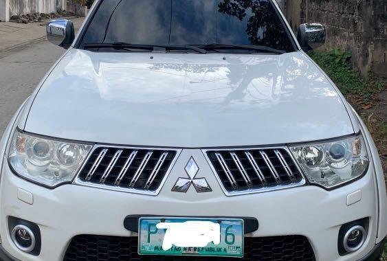 Selling White Mitsubishi Montero 2010 in Pasig