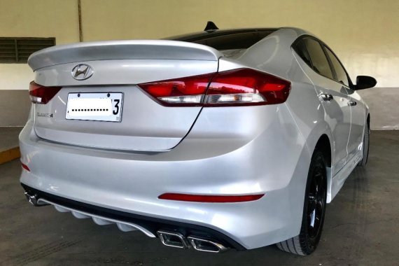 Silver Hyundai Elantra 2017 for sale in Manual