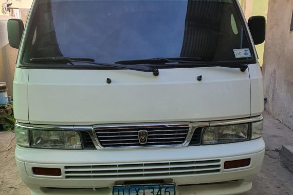 White Nissan Urvan 2012 for sale in Manual