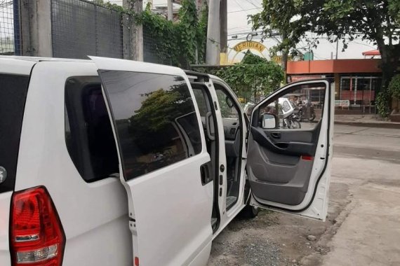 Sell White 2005 Hyundai Accent in Manila