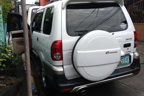 Sell White 2012 Isuzu Crosswind in Manila