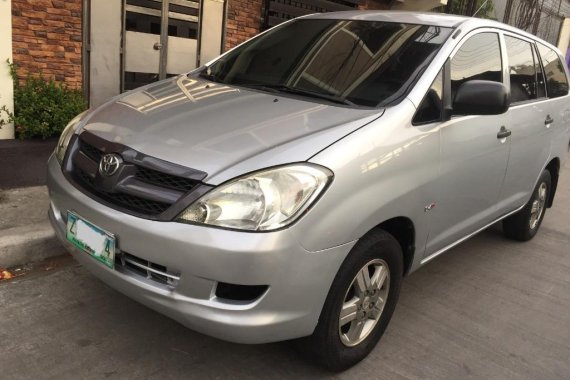 Selling Silver Toyota Innova 2008 in Caloocan