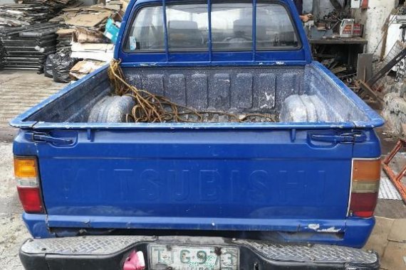 Sell Blue 1994 Mitsubishi L200 in Valenzuela