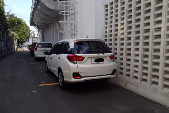 White Honda Mobilio 2015 for sale in Manual