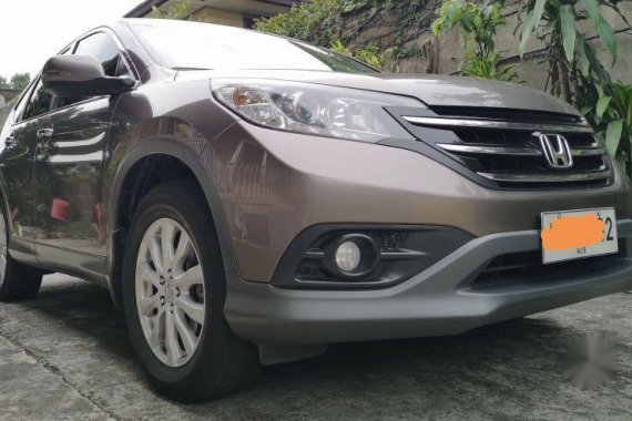 Selling Beige Honda Cr-V 2015 SUV / MPV in Mandaluyong