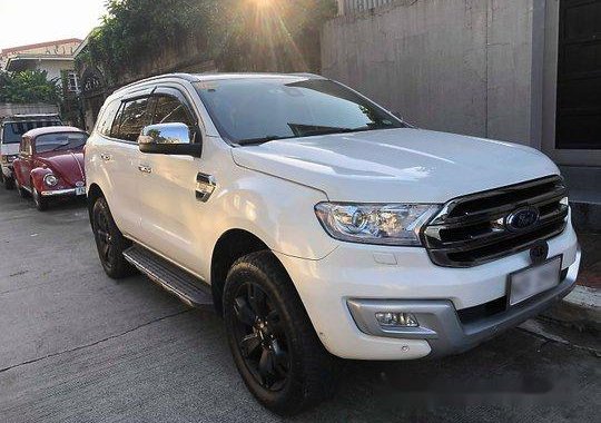 Selling White Ford Everest 2016 in Manila