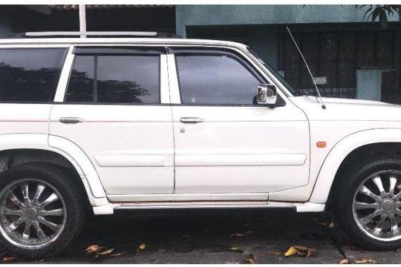 Selling White Nissan Patrol 2003 in Manila