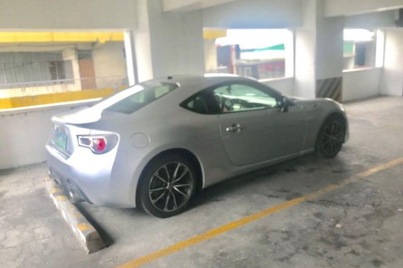 Selling White Toyota 86 2013 in Manila