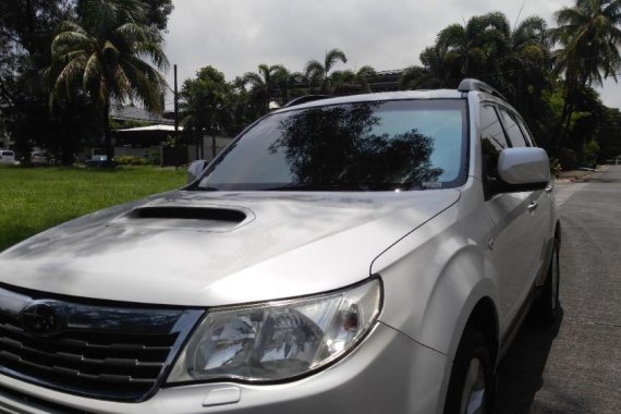 Selling White Subaru Forester 2009 in Manila