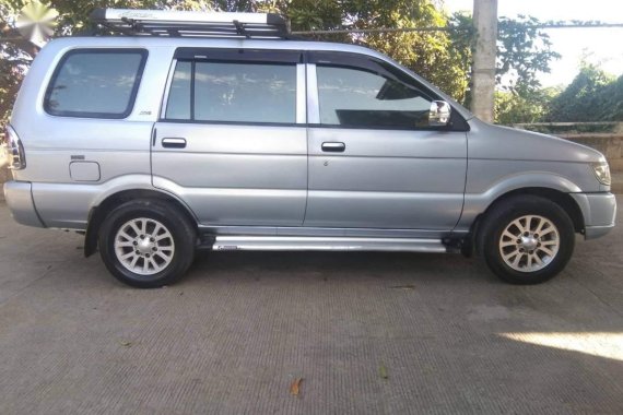 Silver Isuzu Crosswind 2008 for sale in Manual