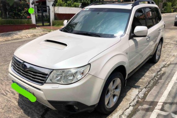 White Subaru Forester 2010 for sale in Quezon City