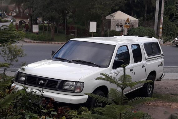 Sell White 2000 Nissan Frontier in Tanauan