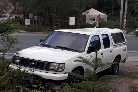 NISSAN FRONTIER 2000