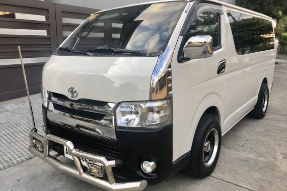 2015 Hiace Commuter 2.5L M/T