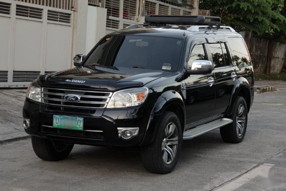 Selling Black Ford Everest 2012 in Quezon City