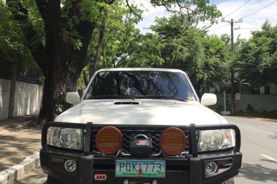 Selling White Nissan Patrol 2011 in Makati