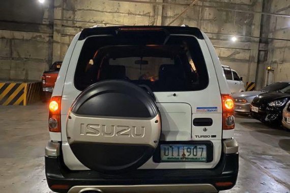 White Isuzu Xuv 2012 for sale in Manila