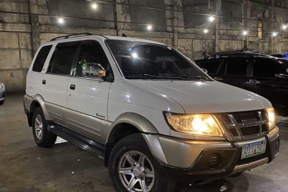 White Isuzu Xuv 2012 for sale in Manila