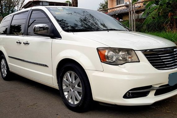 2012 Chrysler Town and Country Limited 