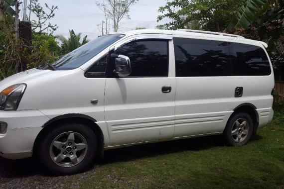 Selling White Hyundai Starex 1998 in Davao