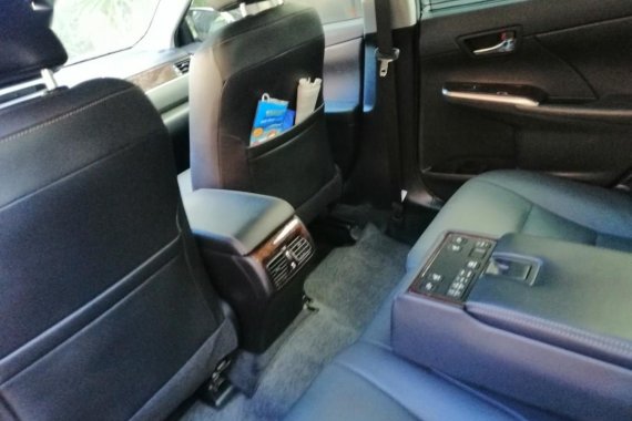 Sell Pearl White 2017 Toyota Camry in Bacoor